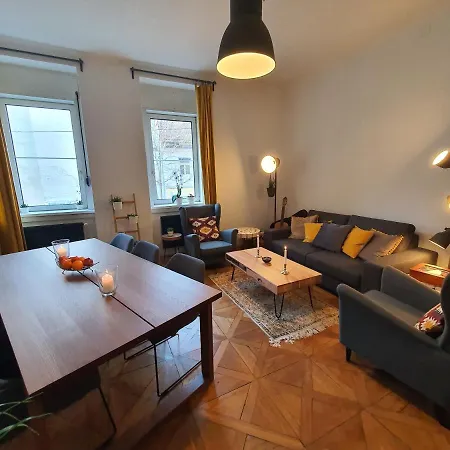 By Payman Club Appartement *